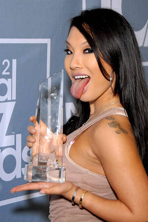 Asa Porn Star - File:Asa Akira holding Trophy 1 2012.jpg - Wikimedia Commons