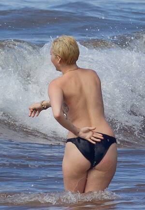 miley cyrus nude beach naked - Top 30+ Miley Cyrus Nude Photos Collection Showing Small Tits [New]