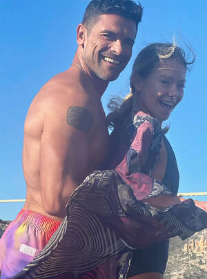 Family Nude Beach Sex - Kelly Ripa, Mark Consuelos stumbled upon nude beach during Greece trip