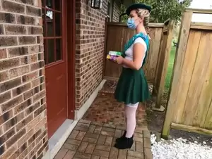 girl scout cookies - Girl scout selling cookies gets fucked by older man - Sunporno