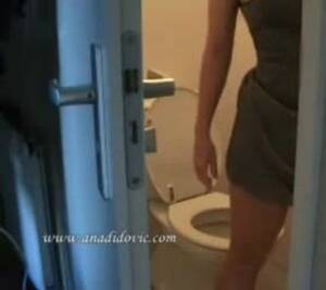 Ana Didovic Porn Bathrooms - Ana Didovic pooping on the toilet