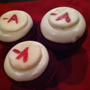 Lil Cupcake Porn - Pretty Little Liars cupcakes! Red velvet w/ white chocolate mascarpone  buttercream. @Mary