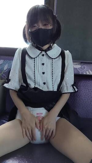 Japanese Diaper Porn Amateur - Japanese diaper girl under skirt - ThisVid.com em inglÃªs
