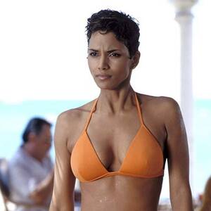 Halle Berry Porn Double - Bond Girl Halle Berry hasn't aged a day in 18 years as she stuns in orange  bikini - Mirror Online