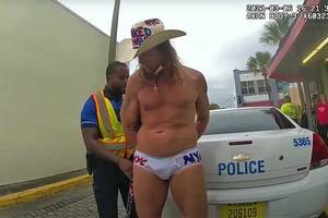 new york beach people - NYC's 'Naked Cowboy' arrested after yelling homophobic slur at police