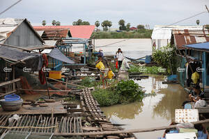 Cambodia Village Porn - Phnom Penh authorities begin tearing down floating communities | CamboJA  News