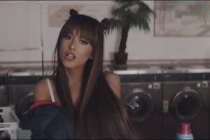 Ariana Grandes Lesbian - Ariana Grande saca nuevo videoclip junto a Future