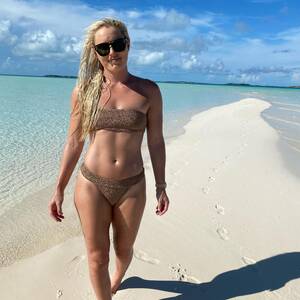 Lindsey Vonn Hairy Pussy - Lindsey Vonn's Bikini Photos: See Her Sexiest Swimsuit Pictures | Life &  Style