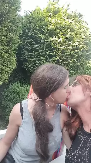 amateur transvestite kissing - kissing | xHamster