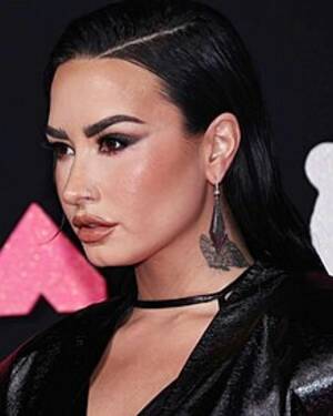 Ariana Grande Porn Bondage - Demi Lovato - Wikipedia