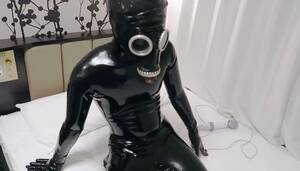 latex rubber breath play - Rubbermen: Rubber Breathplay - video 2 - ThisVid.com