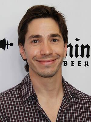 4 moms 1 boy - Justin Long - Wikipedia