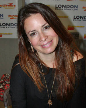 Alyssa Milano Holly Marie Combs Porn - Holly Marie Combs - Wikipedia