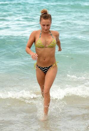 hayden panettiere upskirt no panties - Hayden Panettiere Bikini Photos: Her Hottest Swimsuit Moments | Life & Style