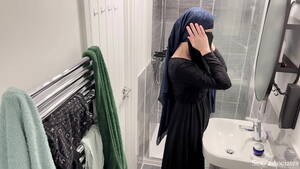 Hidden Hijab Porn - OMG! I didn't know arab girls do that. I caught a Muslim arab girl in hijab  masturbating in the shower. - XVIDEOS.COM