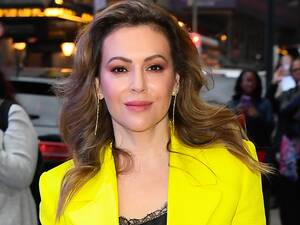 Alyssa Milano Porn Bondage - Alyssa Milano's Daughter Looks Like Her Twin in Rare Family Photo: IG â€“  SheKnows