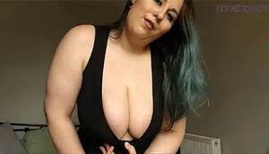 bbw deep cleavage - Deep Cleavage Porn Videos - FAPSTER