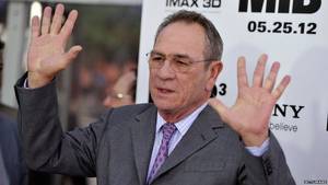 black hands people - Tommy Lee Jones at the 2012 Men in Black 3 premiere, holding his hands up