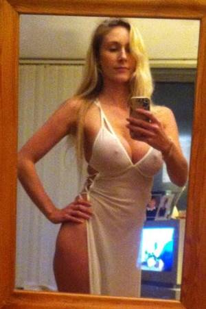 homemade housewife selfies - Nude selfies from a hot blonde MILF