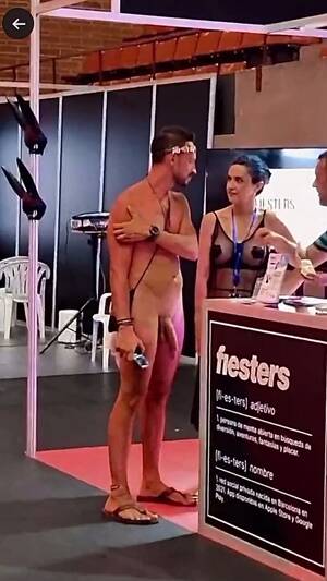 floppy cock - Huge floppy dick at convention - ThisVid.com