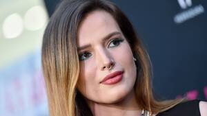 Bella Thorne Lesbian - Bella Thorne slams claims she \