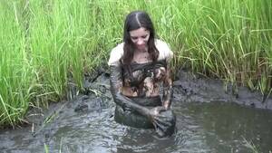 Mud Bog Fuck - Muddy: Girl having fun in deep swamp mud - ThisVid.com