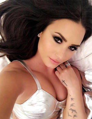 Demi Lovato Porn Captions - DEMI LOVATO instagram selfie