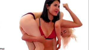 2 Girls Wrestling Porn - 2 vs 1 Girls Wrestling Scissorholds and Feet Submission - XNXX.COM