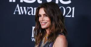 Cindy Crawford Big Tits - Cindy Crawford Admits 'Getting Older Is Hard'