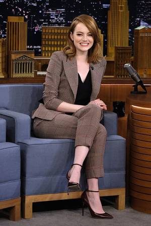 Emma Stone Painful - Emma Stone cropped suit