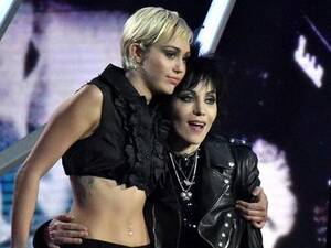 hot lesbian xxx miley cyrus - Miley Cyrus Declares Her Love for Joan Jett