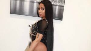 Nicki Minaj Ass Porn Vidos - Nicki Minaj Bares Her Booty in New Music Video!