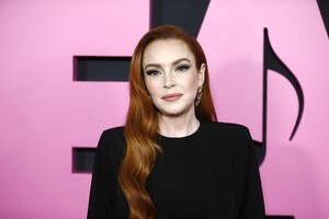 Celeb Lesbian Lindsay Lohan - Lindsay Lohan left 'very hurt' after Mean Girls joke digs up her past