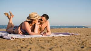 bare beaches couple - Page 36 | Happy Valentines Day Beach Images - Free Download on Freepik