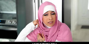 hijab sex muslim girls - Muslimtabu Muslim Hijabi Babe Paulina Ruiz Finds Her Inspiration Peter  Green HD SEX Porn Video 7:56