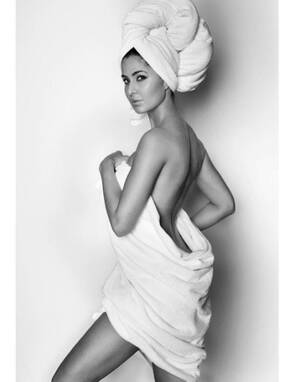 Katrina Kaif Nude Porn - Katrina Kaif poses naked in towel and she's smokin' hot!