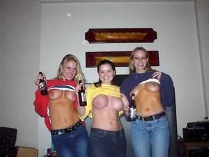 beer girls tits - Titties 'n Beer: Somehow, the classic combinations just manage to endure  Porn Pic - EPORNER