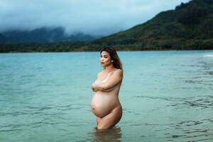 hawaiian pregnant nude - Evelyn Artistic Nude Maternity Session|Secret Beach, Hawaii| Fernanda  Kenfield Photography - Fernanda Kenfield Photography