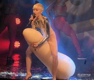 Miley Cyrus On Stage Blowjob - ... Arab girls bikini ...