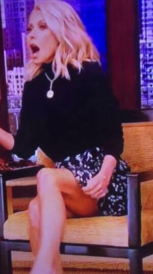 kelly ripa upskirt no panties - 4 top- notch leg cross day. | Kelly ripa, Fashion, Kelly