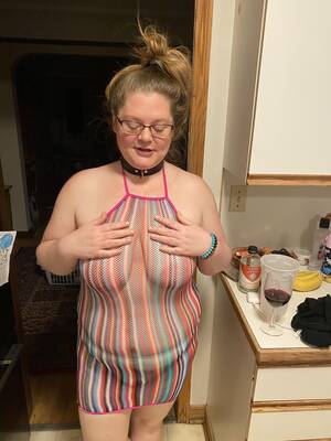 fat white slut oregon - Oregon Slut Michelle Flashes In The Kitchen (7 pictures) - Shooshtime