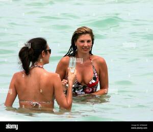 Latina Porn Daisy Fuentes - Exclusive!! Hot Latina model and actress Daisy Fuentes enjoys some  champagne and pizza on Miami Beach with friends and family. Miami Beach,  Fla. 6/24/07. [[tag mab]] Stock Photo - Alamy