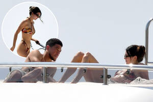 Kendall - Kendall Jenner and boyfriend Devin Booker lounge on yacht in Capri