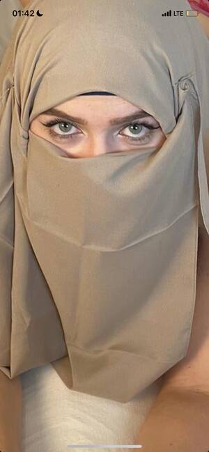 Niqab Porn Praying - I just wanted to pray .. but I'm a dirty little whoreðŸ¥ºâ¤ï¸ : r/HijabiXXX