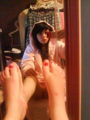 Barefoot Emo Porn - Charlotte 18yo emo girl - sexy lil feet | MOTHERLESS.COM â„¢