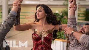 Gal Gadot Wonder Woman Porn - New Wonder Woman 1984 photo shows her fighting two goons