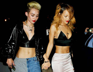 Miley Cyrus Rihanna Porn - Miley Cyrus y Rihanna desnudas en Instagram para acabar el aÃ±o | CromosomaX