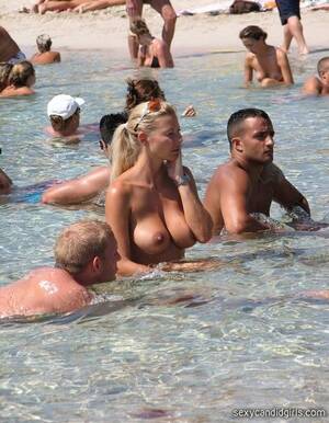 buxom topless beach candid - Busty Blonde Topless Creepshot â€“ Sexy Candid Girls