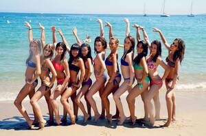 cfnm beach babes - Guy photobombs girls on the beach : r/photoshopbattles