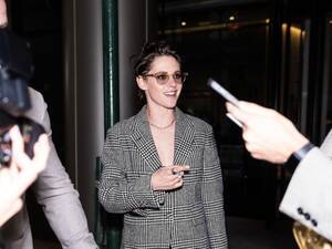 Kristen Stewart Celebrity Porn - Kristen Stewart Is So Cool in This Short Suit